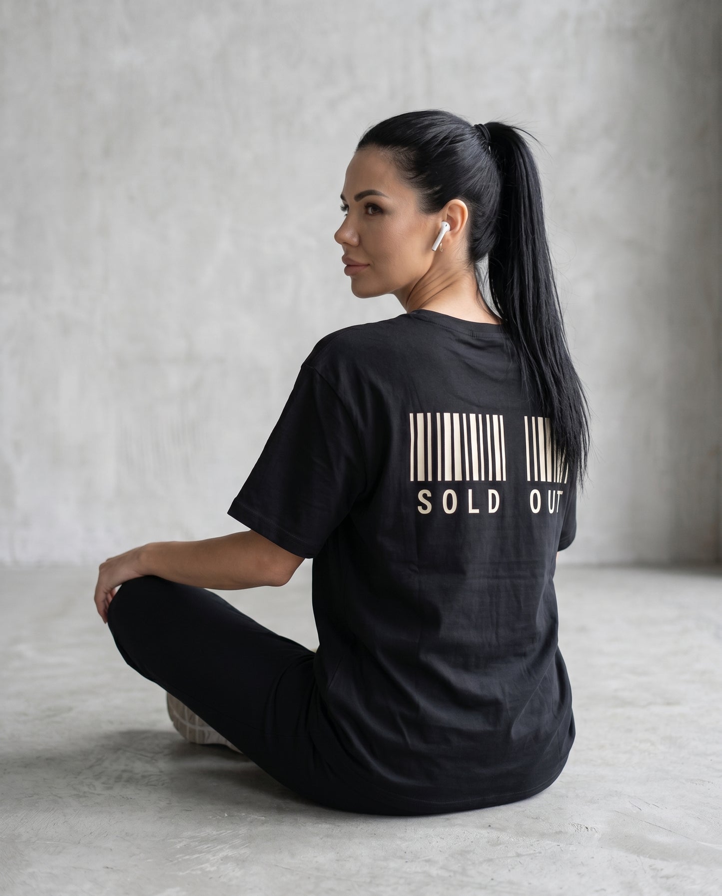 T-shirt nera sold-out