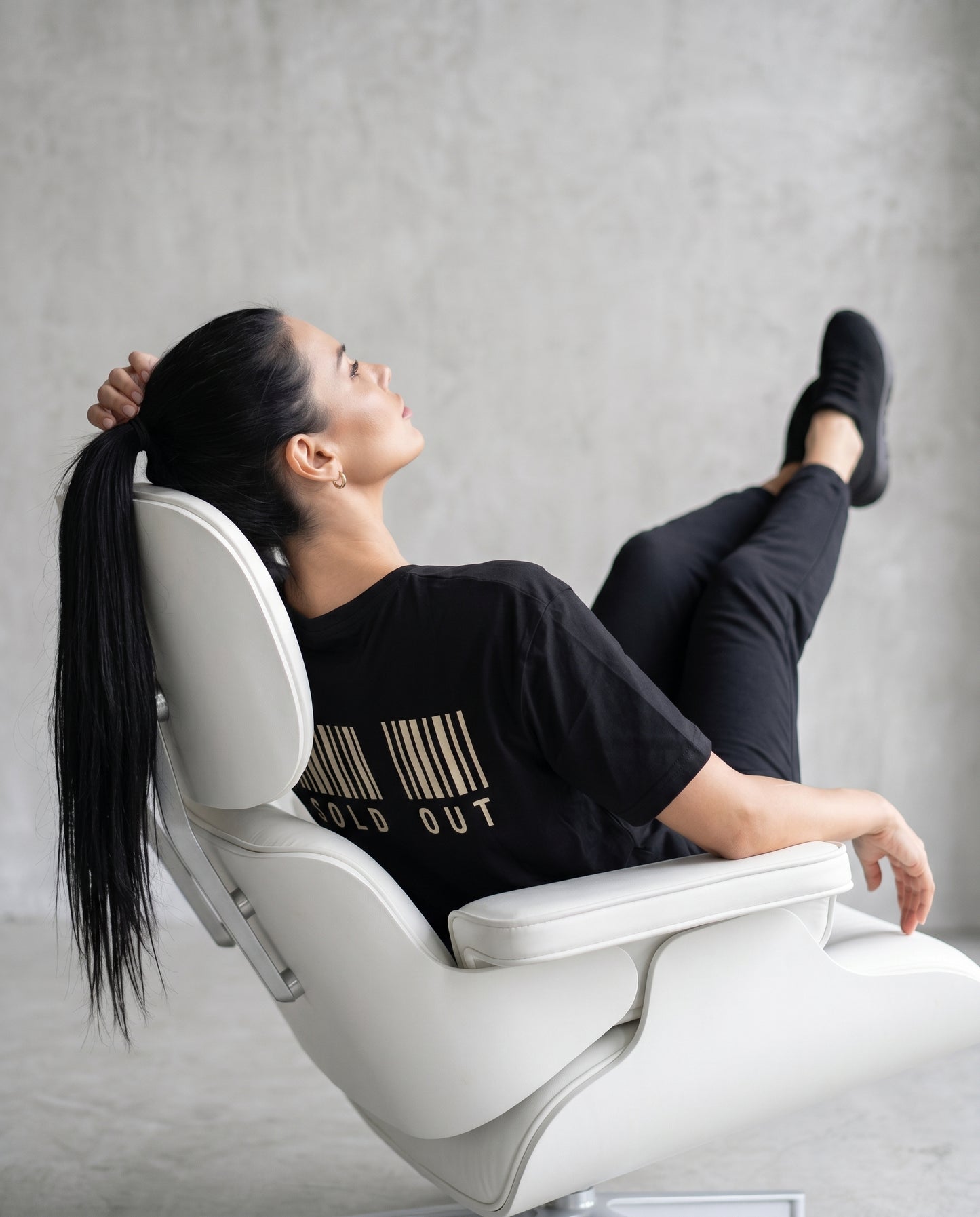 T-shirt nera sold-out
