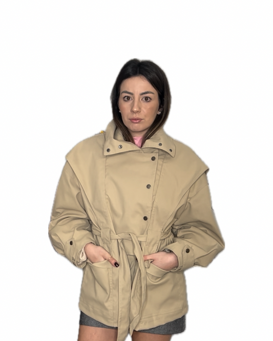 TRENCH CORTO