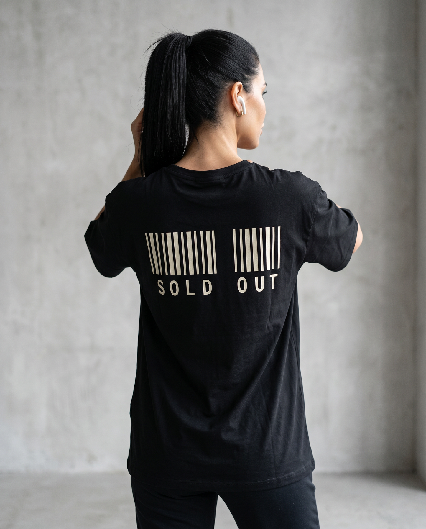T-shirt nera sold-out