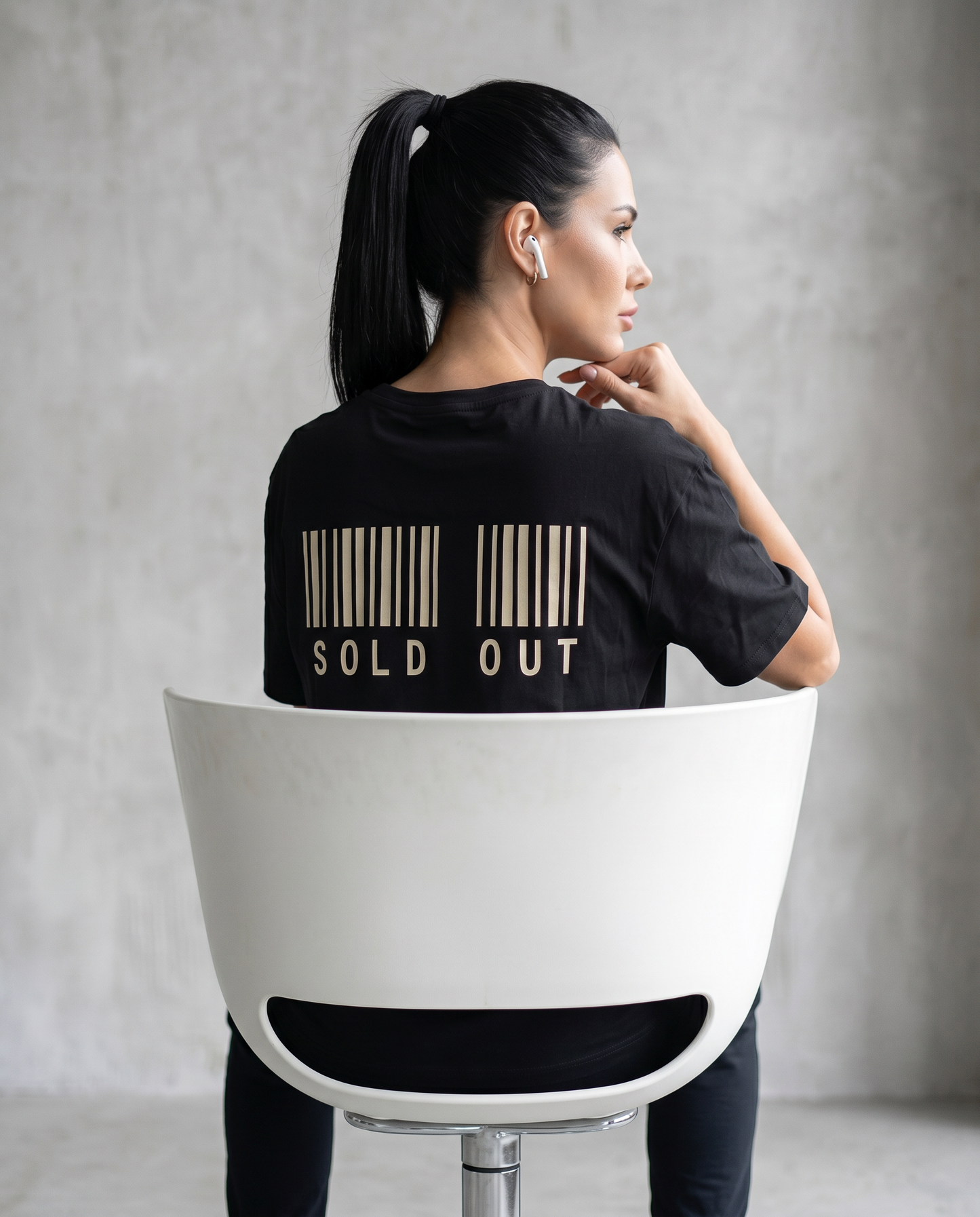 T-shirt nera sold-out